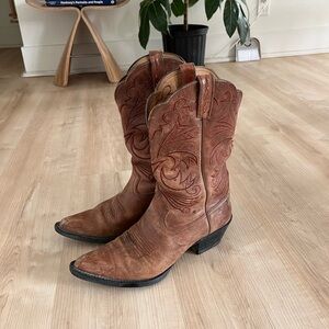 Sold / Embroidered Leather Ariat Cowboy Boots